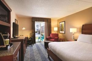 King Room with Scenic View room in Hilton Garden Inn Lancaster