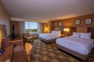 Queen Room with Two Queen Beds and Bath Tub - Mobility Accessible/Non-Smoking room in DoubleTree by Hilton Bay City - Riverfront