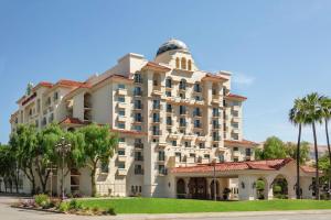 Embassy Suites by Hilton Milpitas Silicon Valley - 3hvězdičkové hotely ve městě Milpitas