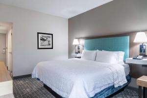 King Room with King Bed - Non-Smoking room in Hampton Inn Kansas City-Lee's Summit