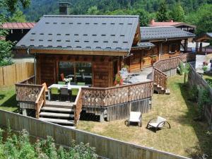 Chalets Chalet Les Carroz d'Araches, 4 pieces, 8 personnes - FR-1-572-48 : Chalet