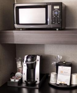 Junior King Suite with Seating Area room in Hilton Garden Inn Fairfield