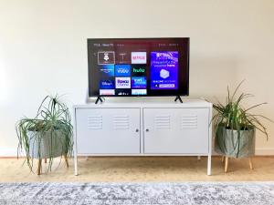 Greensview Apt 2 Bedroom, 2 Bath - Beautiful views!