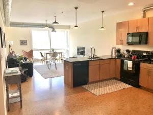 Greensview Apt 2 Bedroom, 2 Bath - Beautiful views!