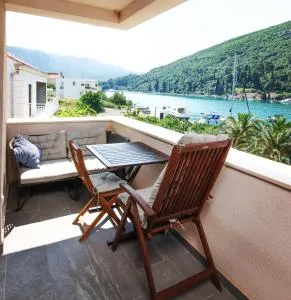 2 bedroom sunny apartment - Dračevo Selo