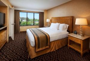King Suite - Disability Access room in DoubleTree Suites By Hilton Anaheim Resort/Convention Center