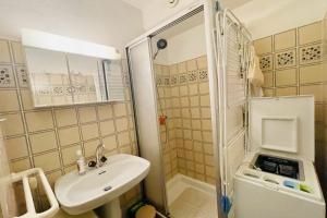 30 m next to Les Grands Bains