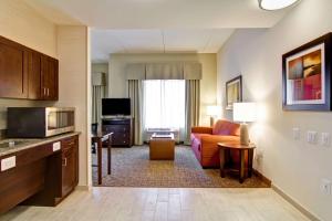King Studio - Mobility and Hearing Access/Non-Smoking room in Homewood Suites by Hilton Woodbridge