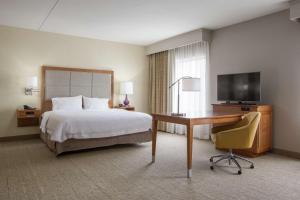 King Studio - Mobility and Hearing Access/Non-Smoking room in Hampton Inn & Suites - Knoxville Papermill Drive TN
