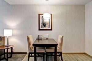 King Suite - Hearing Access/Non-Smoking room in Homewood Suites By Hilton Clifton Park