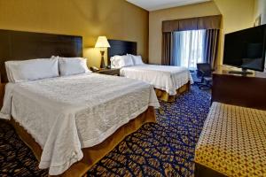 Queen Room with Two Queen Beds (4 Adults) room in Hampton Inn Clarksdale Ms