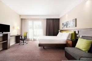 Queen Room - Mobility Access room in Hampton by Hilton Krakow