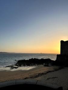Appartement neuf entièrement équipé, Saint-Malo Intramuros, plage et commerces à proximité