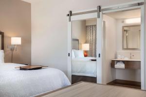 King Studio Suite - Non Smoking room in Hampton Inn & Suites West Des Moines Mill Civic