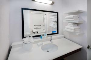 Queen Room - Mobility Accessible/Non-Smoking room in Hampton Inn & Suites San Antonio Brooks City Base TX