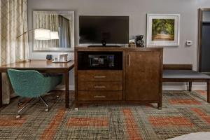 King Room - Non-Smoking room in Hampton Inn Summerville SC