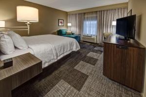 King Room - Mobility Access/Non-Smoking room in Hampton Inn & Suites By Hilton Nashville Hendersonville Tn