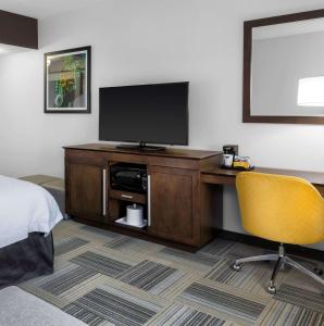 King Room - Non-Smoking room in Hampton Inn & Suites Los Angeles/Hollywood CA
