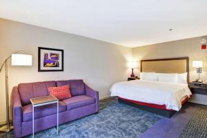King Room with Sofa Bed - Non-Smoking room in Hampton Inn Suites Ashland Ohio