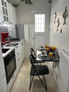 Como la flor, Gizi Attikis