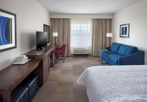 King Room with Sofa Bed - Non-Smoking room in Hampton Inn by Hilton New Paltz NY