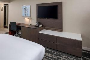 King Room room in DoubleTree by Hilton Boston Logan Airport Chelsea
