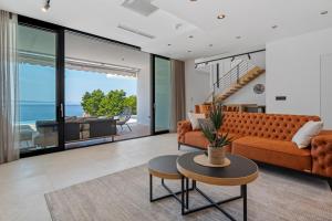 Seafront Villa Kiara with 5 en-suite bedrooms in Omiš