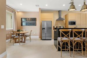 7648 Magic Village lovely 4suites 8guests 8 min Disney