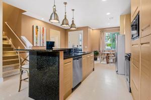 7648 Magic Village lovely 4suites 8guests 8 min Disney