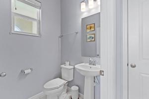 5129 Tasty renovated 8 guests BBQ near Disney