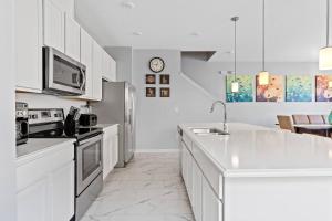 5129 Tasty renovated 8 guests BBQ near Disney