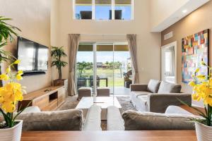 3212 Magic Village 8 guests lakefront 8 min Disney