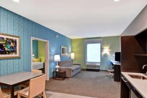 One-Bedroom King Suite - Non-Smoking room in Home2 Suites Pensacola I-10 At North Davis Hwy