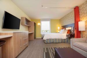 Queen Studio Suite - Hearing Access/Non-Smoking room in Home2 Suites By Hilton Mishawaka South Bend