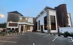Sparklyn Hotels & Suites - Rumuwaji