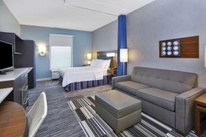 Queen Studio - Non-Smoking room in Home2 Suites By Hilton Pittsburgh Area Beaver Valley