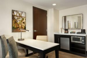 King Studio Suite room in Embassy Suites By Hilton San Antonio Landmark