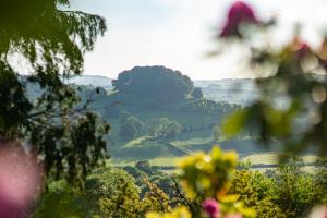 Hillside Haven, panoramic views Nr Bakewell