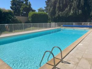 Appartements Appt Piscine Trouville pour 4 personnes a 10 min a pied du centre ville et de la gare , 15 min a pied de la plage : photos des chambres