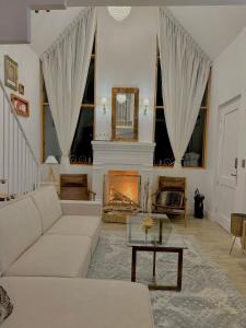 HOLLY HOUSE casa completa