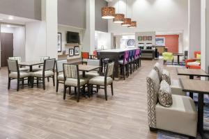 Hampton Inn & Suites Overland Park South