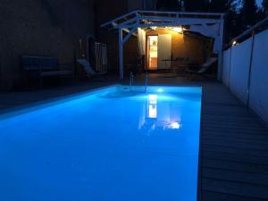 Appartements studio independant avec spa prive +piscine chauffe : photos des chambres