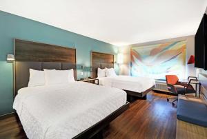 Queen Room with Two Queen Beds room in Tru By Hilton Grand Rapids Airport