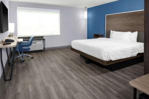 King Room with Accessible Tub - Mobility Access room in Tru By Hilton Gilbert