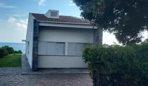 Vivenda Moura, Caloura - Caloura