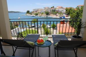 Beachfront Apartment Nikol