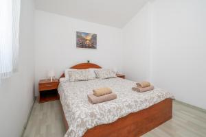 Apartments with parking space Mandre, Pag - 16836