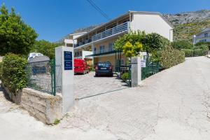Apartments by the sea Duce, Omis - 13694