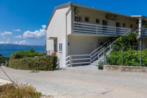 Apartments by the sea Duce, Omis - 13694