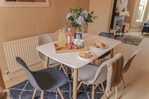 Modern coastal home sleeping 5 - 2 minute walk to Pakefield Beach, Suffolk